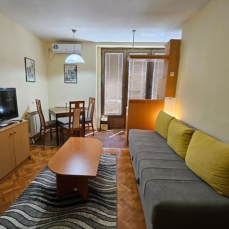Lovely Square Apartment Purple Velvet Σκόπια Εξωτερικό φωτογραφία