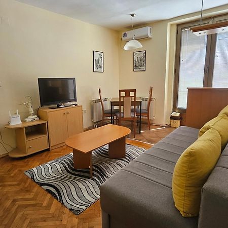 Lovely Square Apartment Purple Velvet Σκόπια Εξωτερικό φωτογραφία