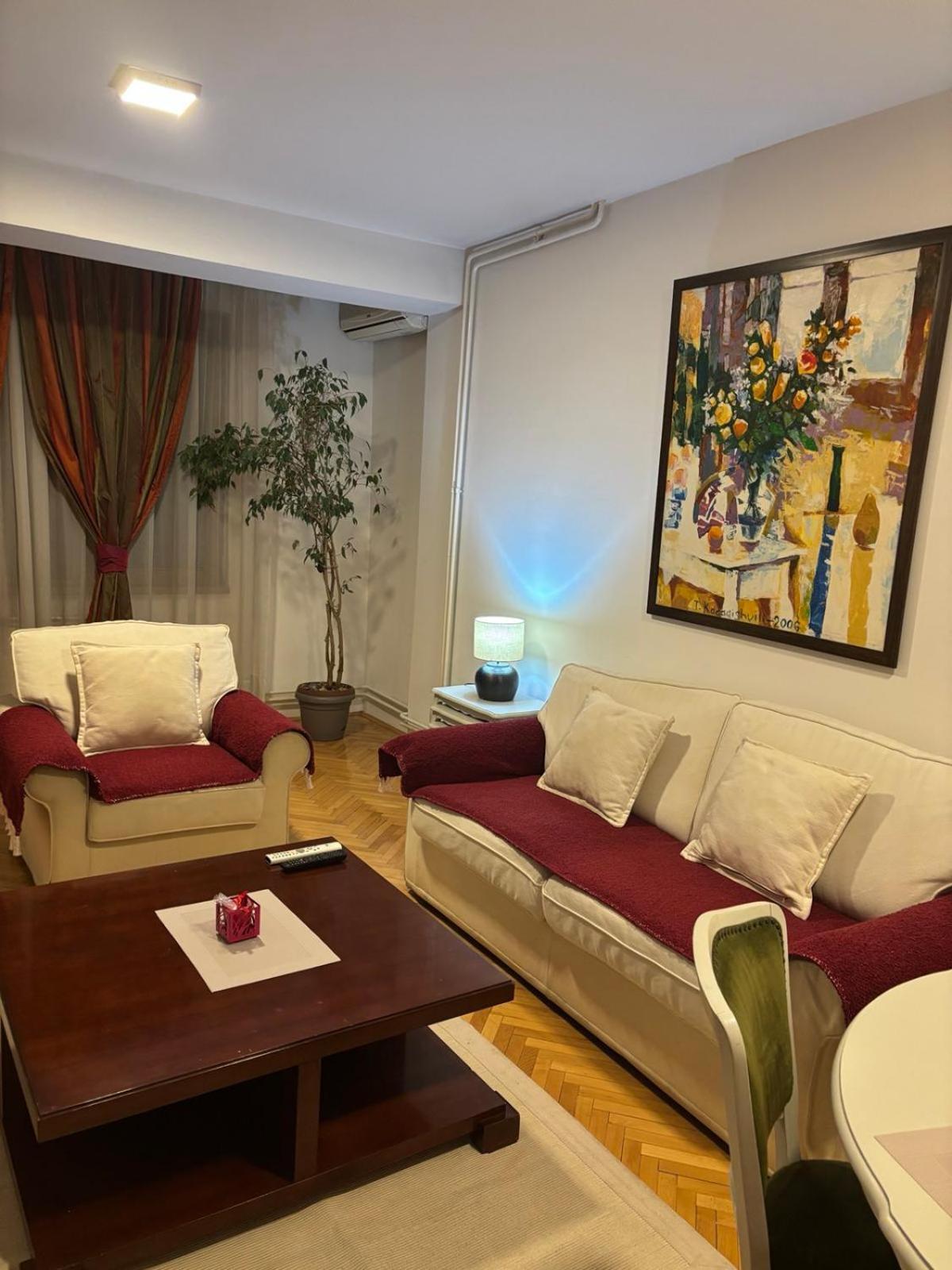 Lovely Square Apartment Purple Velvet Σκόπια Εξωτερικό φωτογραφία