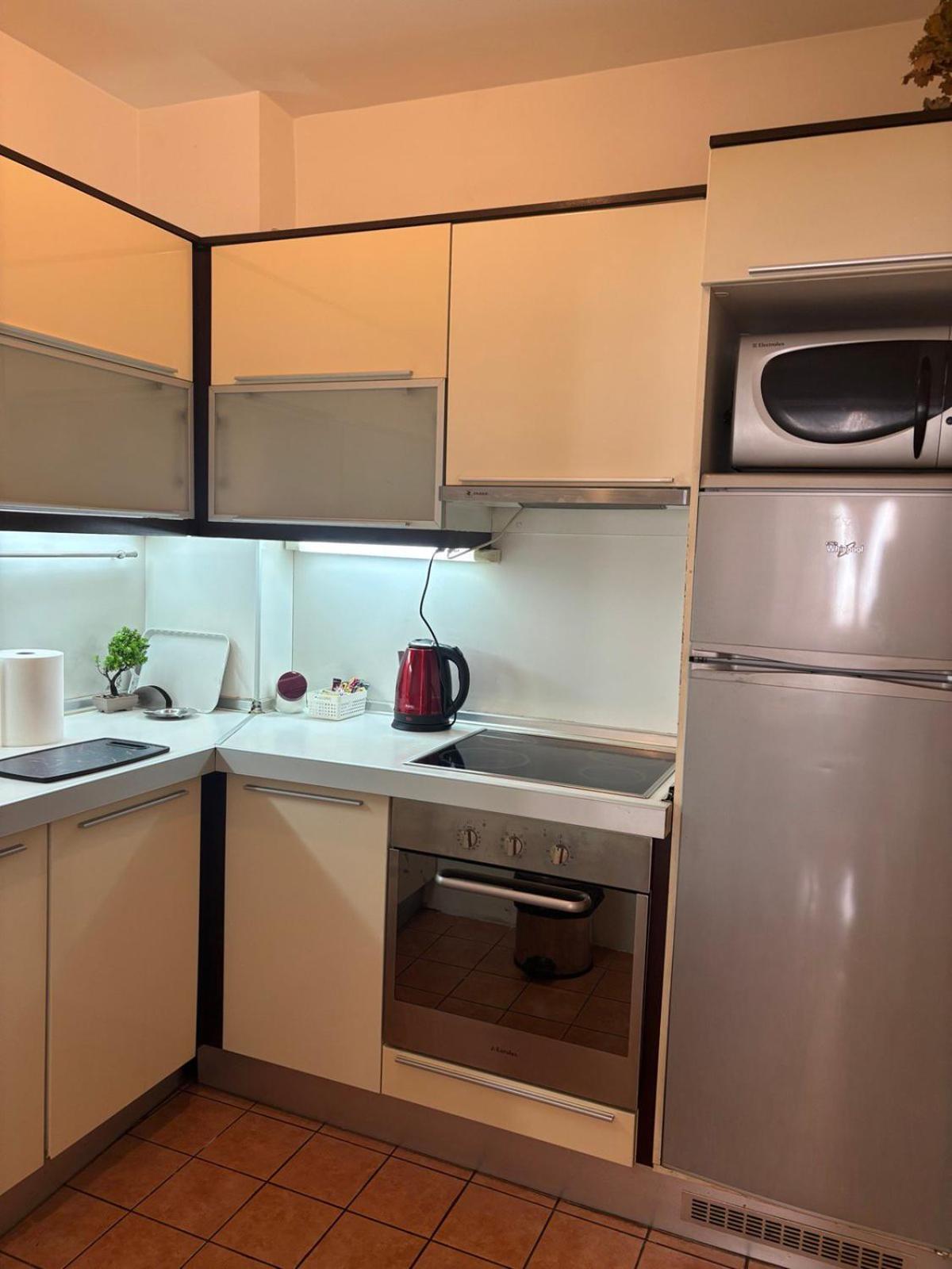 Lovely Square Apartment Purple Velvet Σκόπια Δωμάτιο φωτογραφία