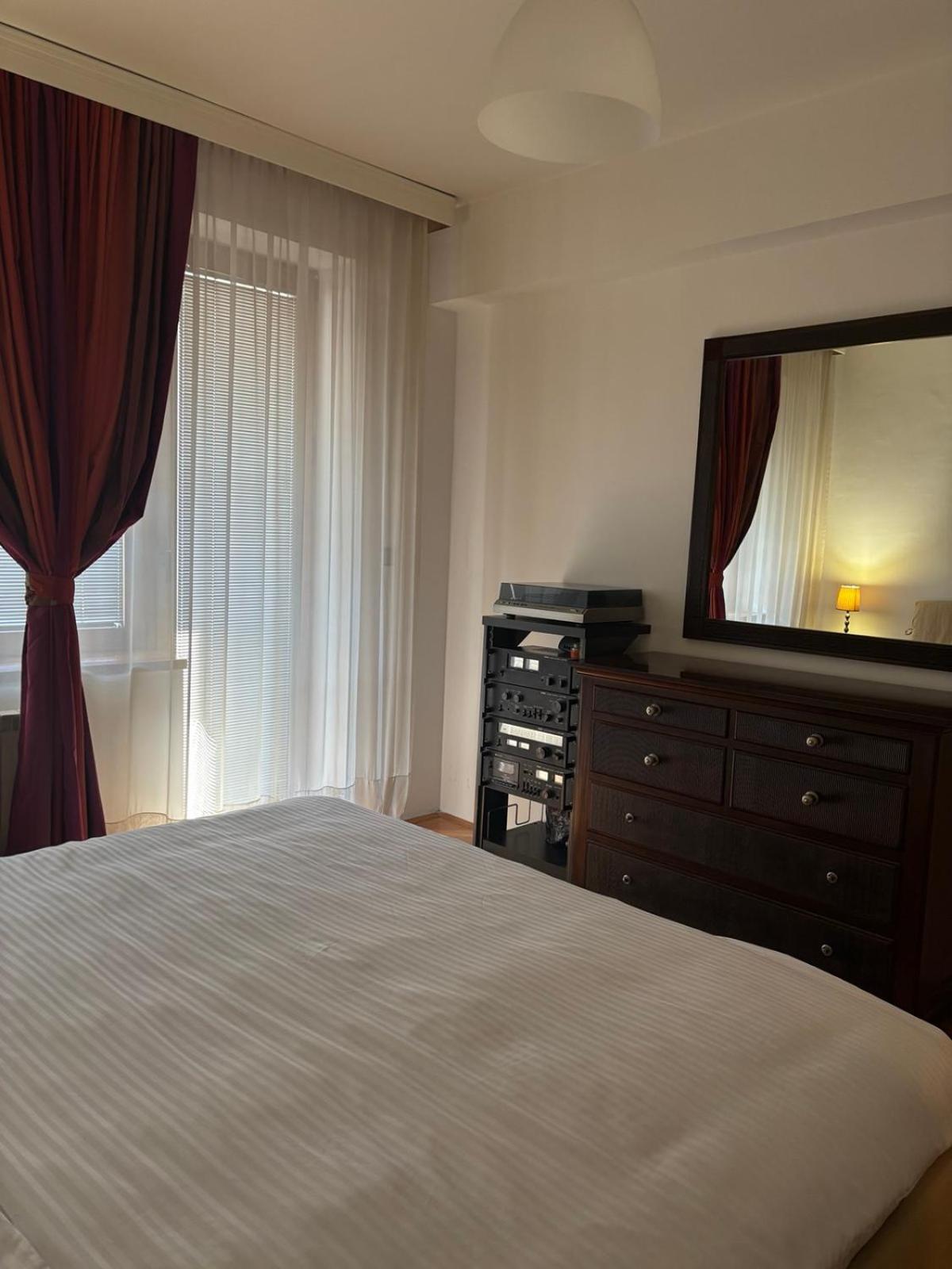 Lovely Square Apartment Purple Velvet Σκόπια Δωμάτιο φωτογραφία