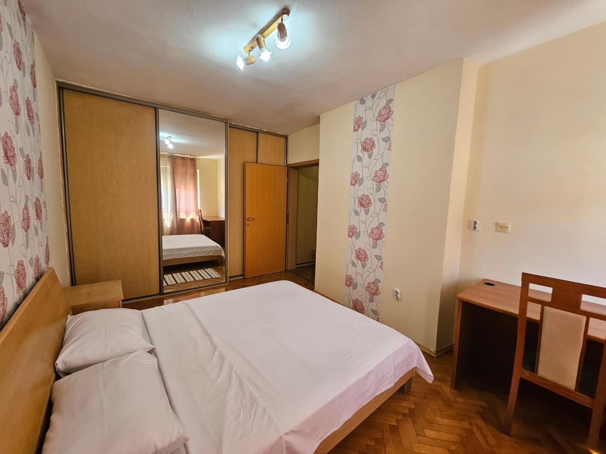 Lovely Square Apartment Purple Velvet Σκόπια Δωμάτιο φωτογραφία