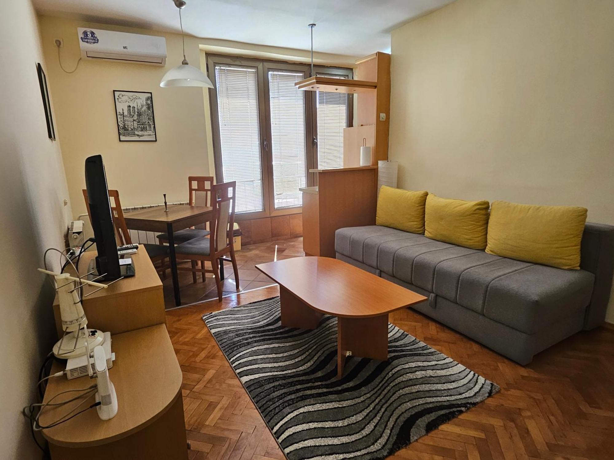 Lovely Square Apartment Purple Velvet Σκόπια Δωμάτιο φωτογραφία