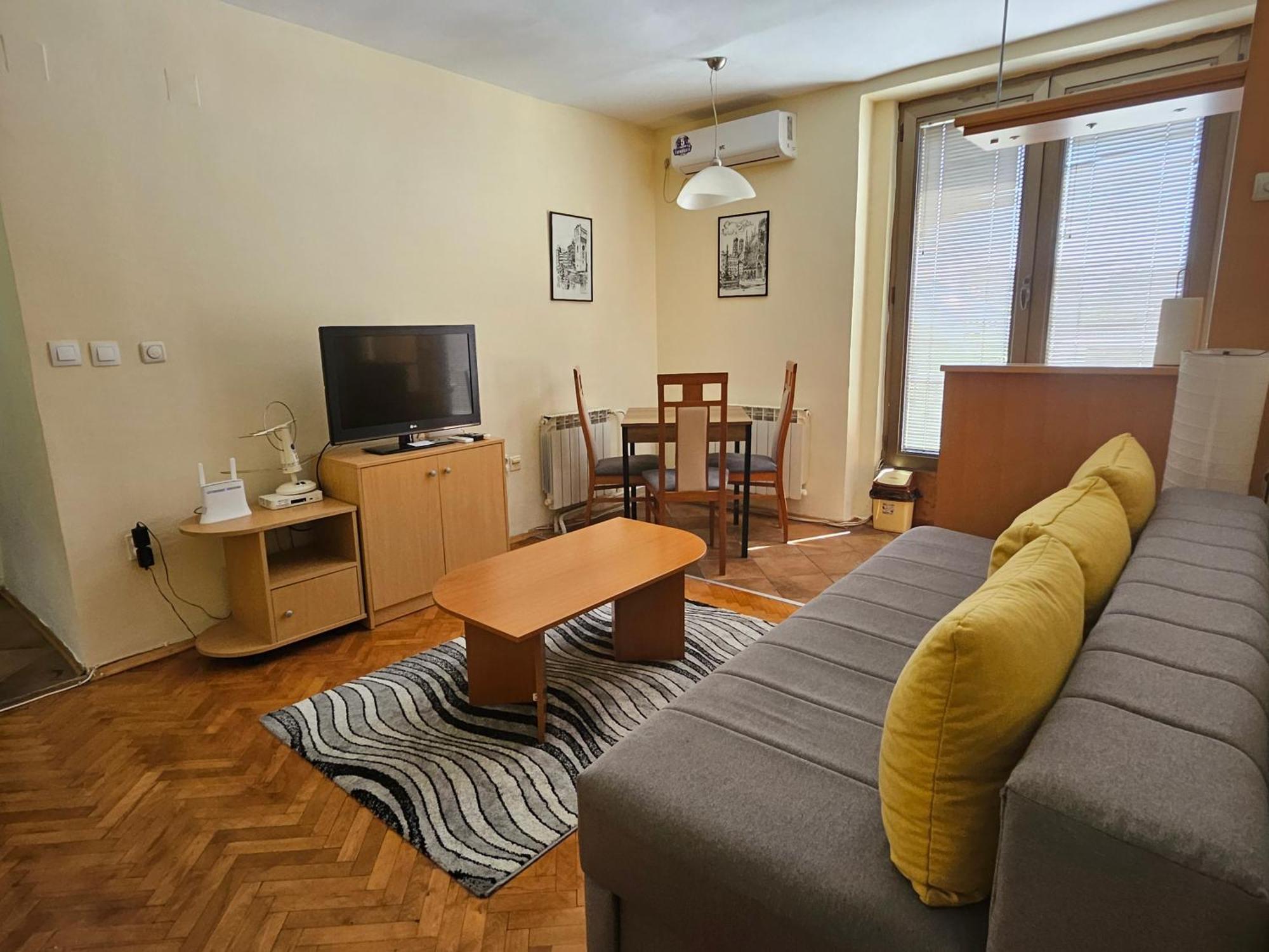 Lovely Square Apartment Purple Velvet Σκόπια Εξωτερικό φωτογραφία